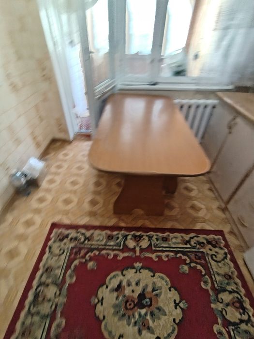Продам кухонный стол с табуретками