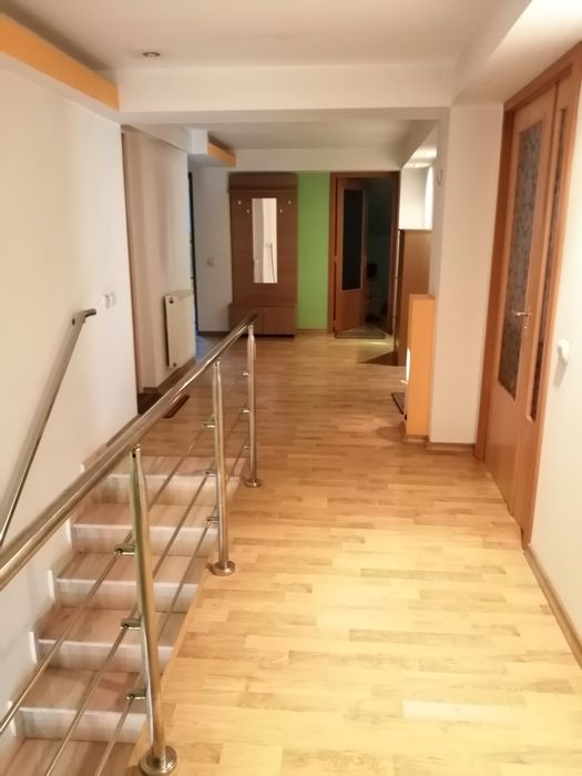 Închiriez 1 camera cu grup sanitar