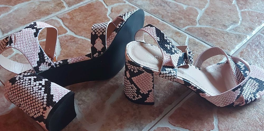 Дамски сандали на ток