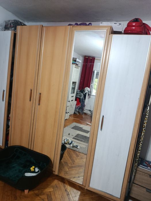 Dulap maro  și perfecta stare
