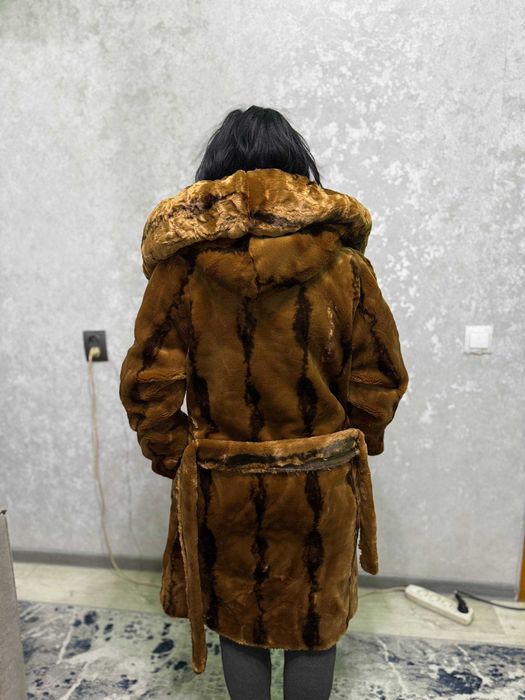 Продается женская зимняя шуба