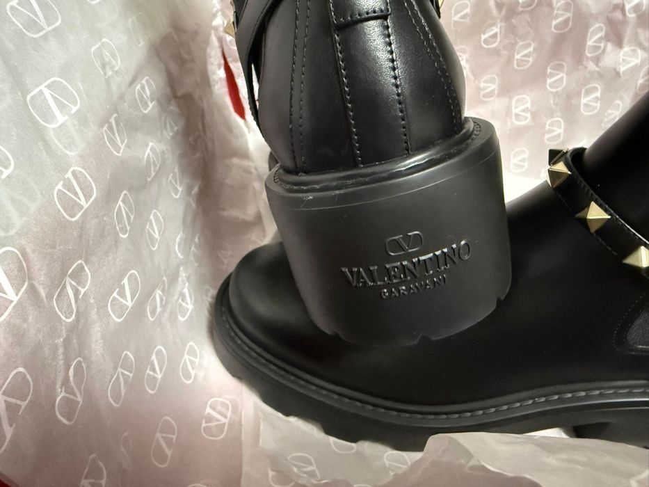 Ghete Valentino Garavani marimea 36 Noi originale din Outlet Barcelona