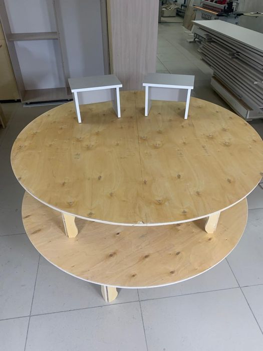 Продам круглые столы.