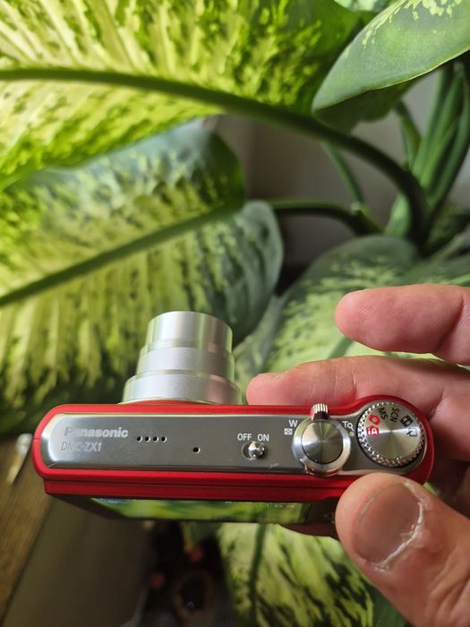 Compact digital Panasonic DMC  ZX1 Red