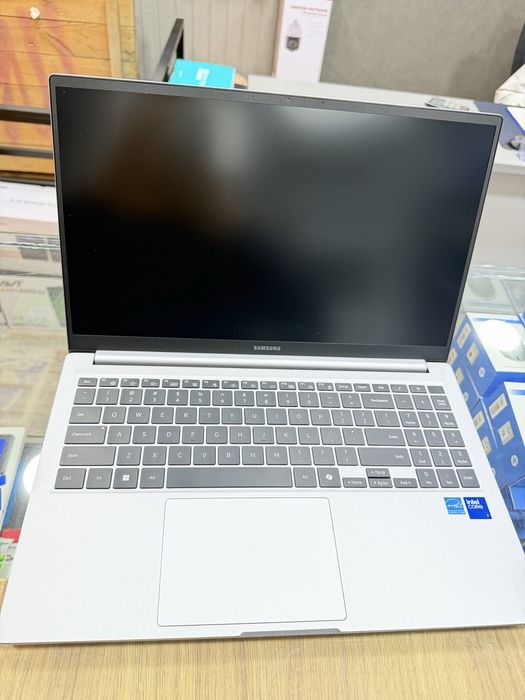 Samsung GalaxyBook 4 Core 7