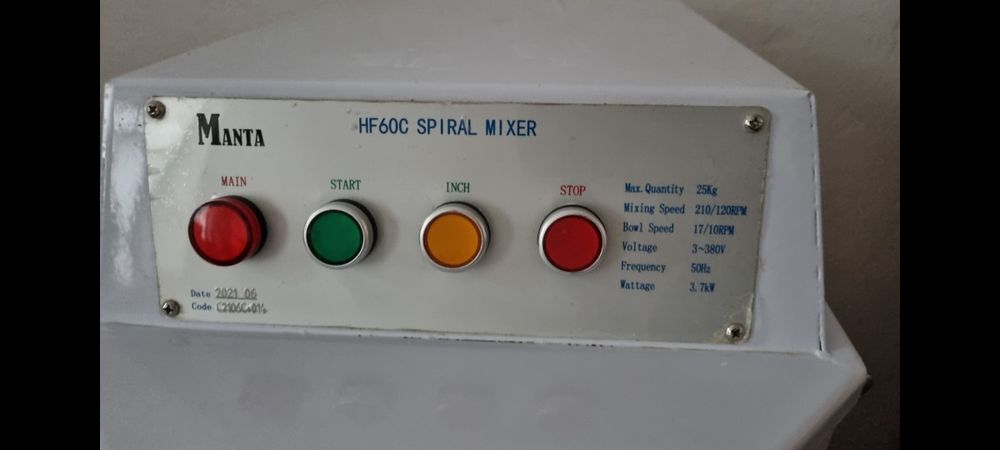 Профессиональный спиральный тестомес Manta HF60C