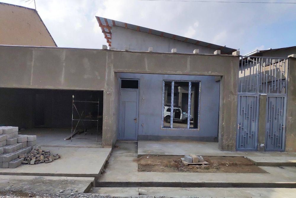 Продаю участок 4,5 соток с домом ( коробка)