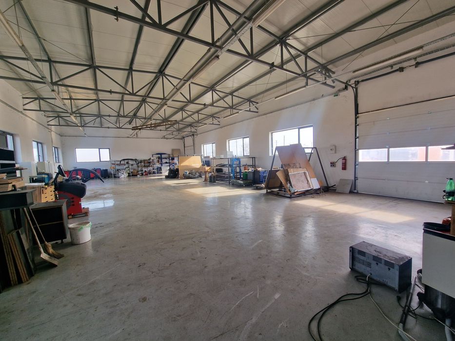 Inchiriez hala de lucru izolata 392mp 1500 euro+Tva