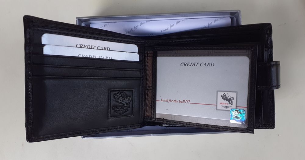 Портфейли    и   визитник   от   есента    кожа   .