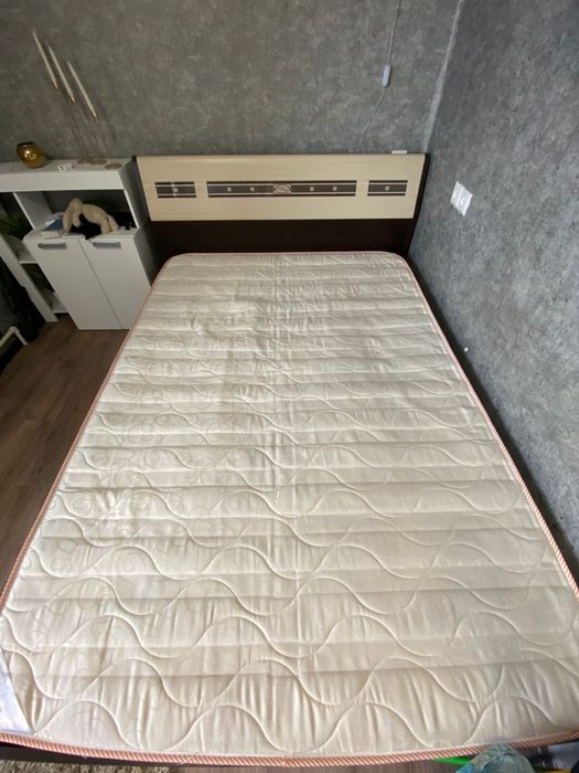 Продам спальный гарнитур