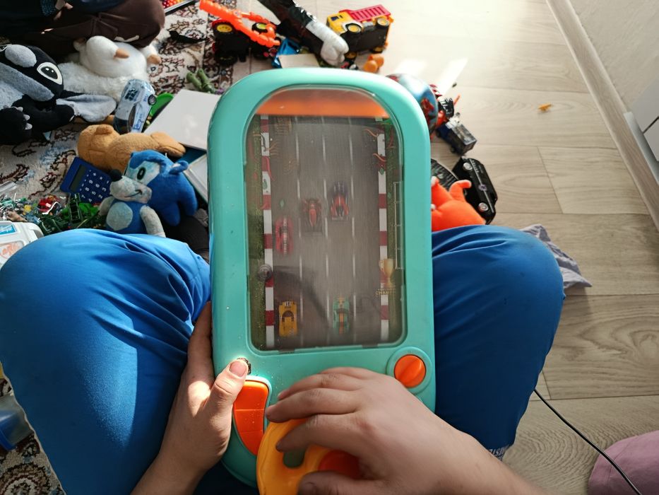 Продаю игрушку машину