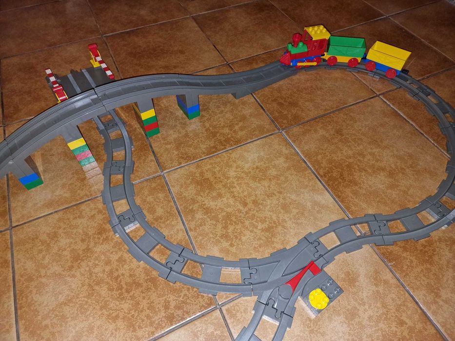 traseu cu tren si sine Lego Duplo