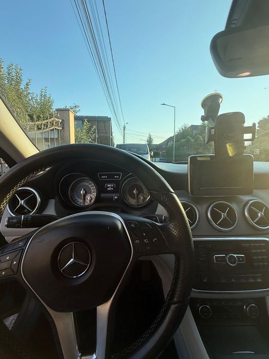 Mercedes-Benz CLA 200 unic proprietar