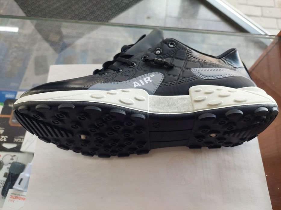 Спортивная обувь