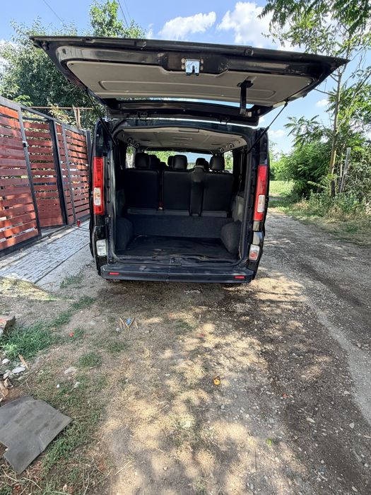 Opel vivaro 9 locuri uk
