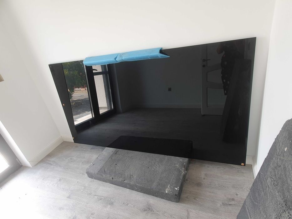 Sticla securizata neagră