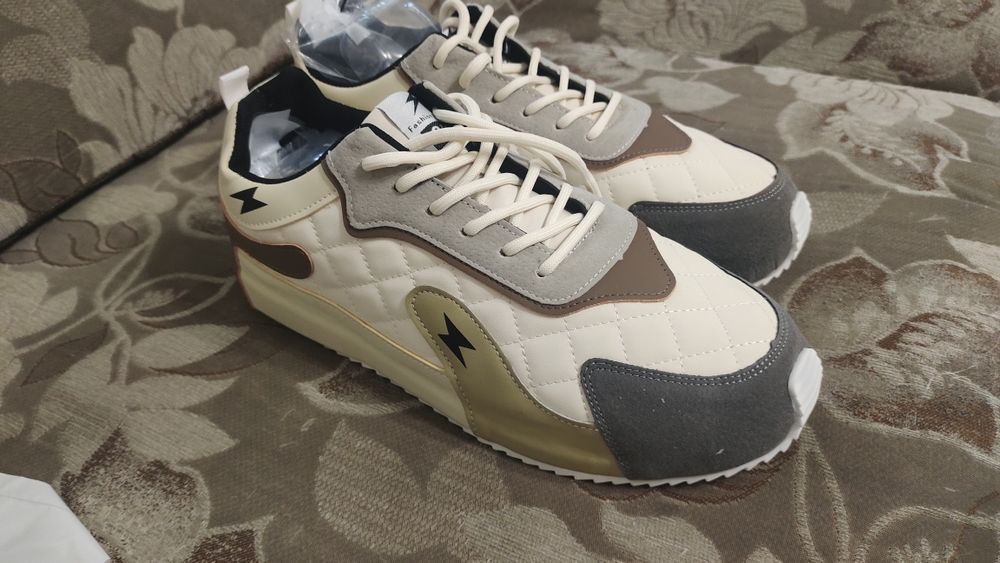 Продам кроссовки