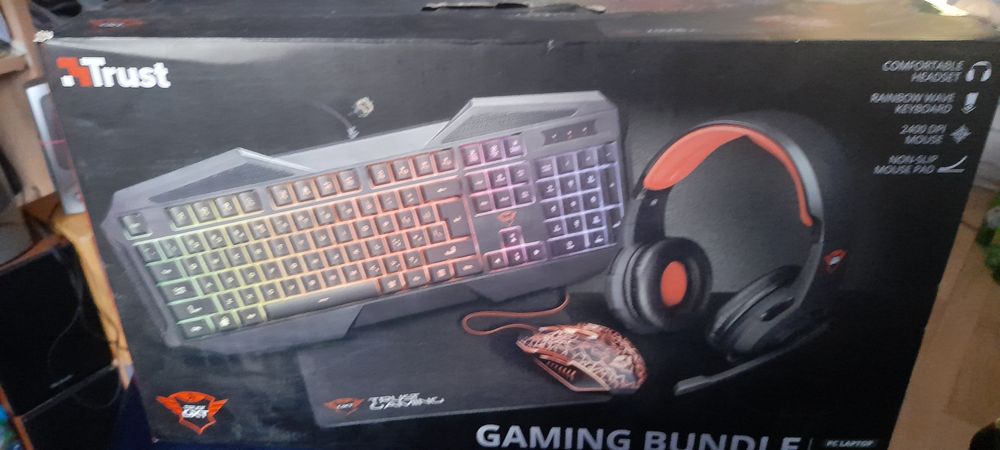Kit gaming tastatura mouse căști și mouse pad