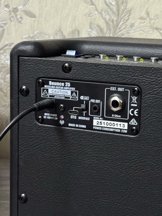 Цифровой комбоусилитель Levinson + Электрогитара Cort x100