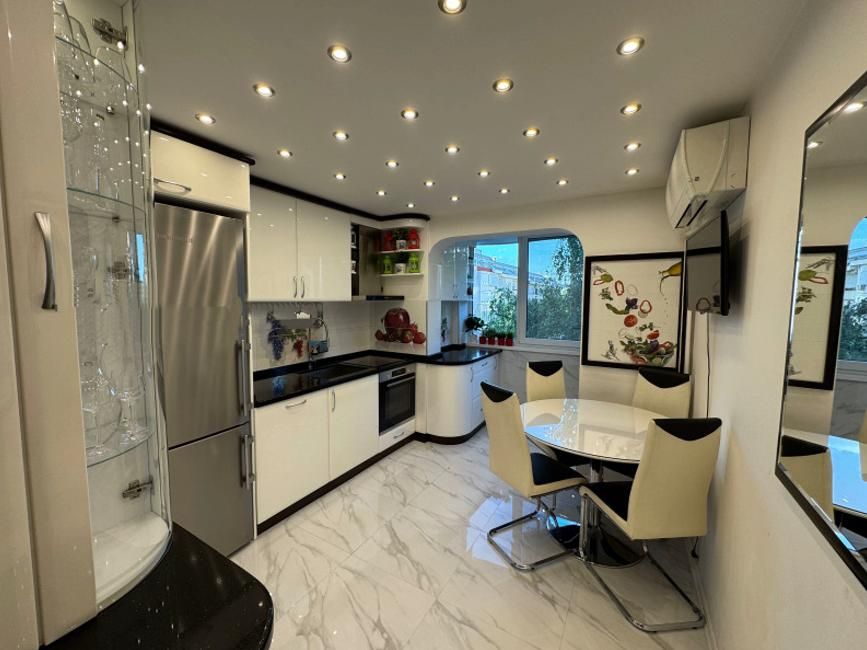 Дава се под наем Тристаен апартамент в София, Младост 1 - 78 кв.м за 999 € - Снимка #3