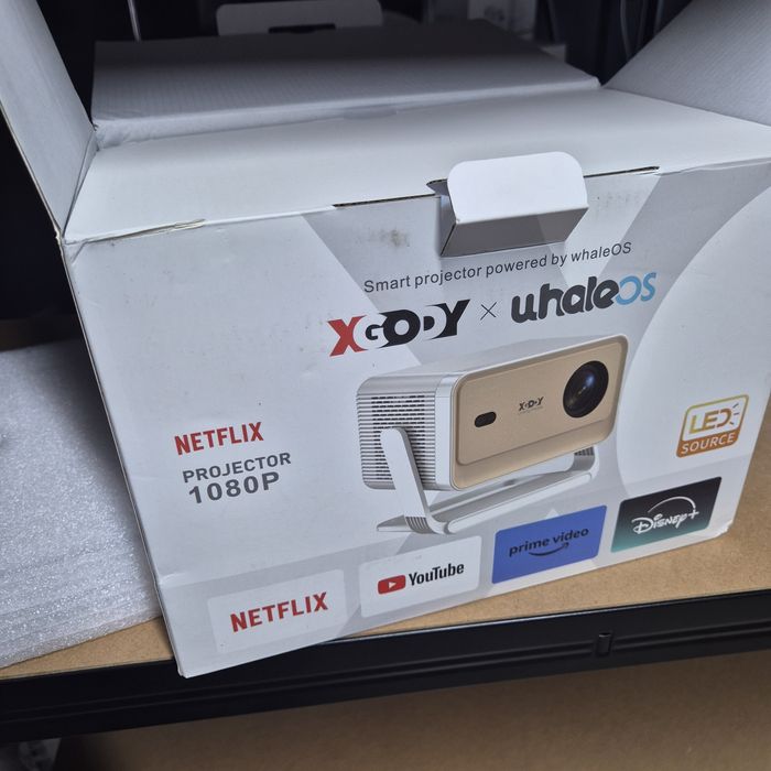 Професионален Интелигентен проектор с Android WiFi Bluetooth,5G