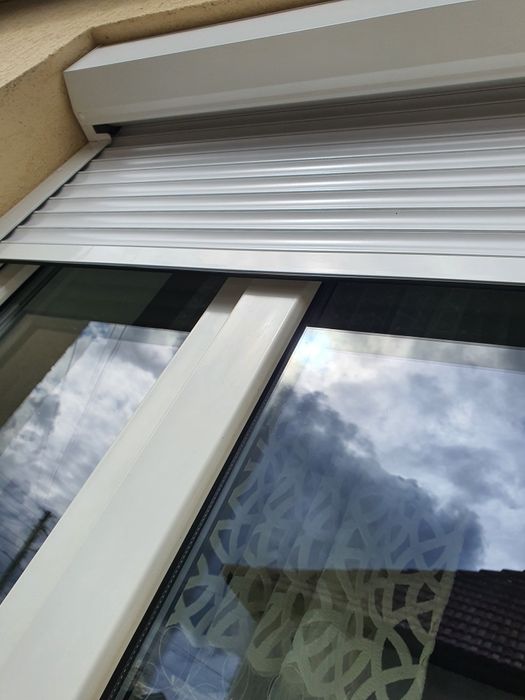 Plase de țânțari și rolete exterioare din PVC și aluminiu
