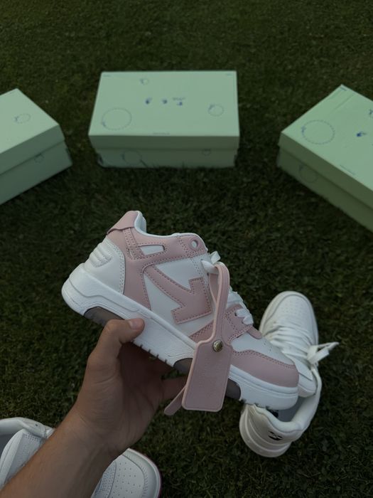 Adidasi Out Of Office