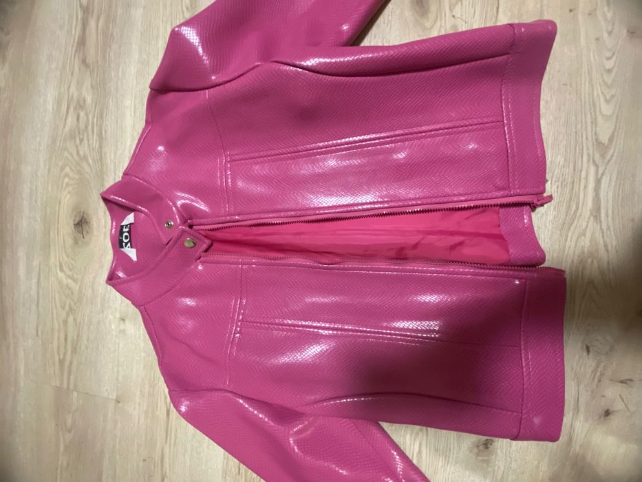 Дамско кожено яке в розов цвят