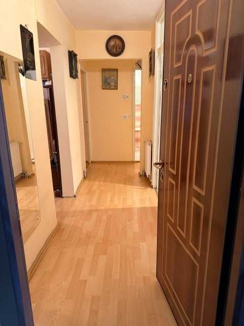 Apartament 3 camere decomandat 71 mp, 2 bai, balcon, parter, Strand