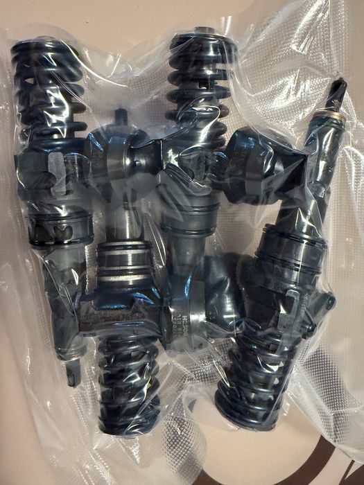 Vând injectoare 1.9 BKC – 038 130 073 AG