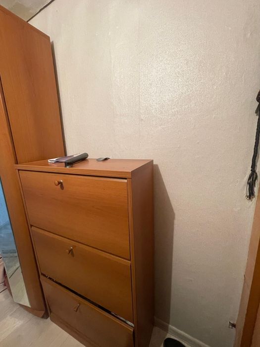 Продам обувницу и шкаф для курток