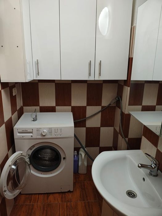 Închiriez apartament