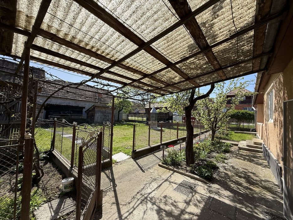 Casã de vânzare Sântioana de Mures cu curte şi 3camere