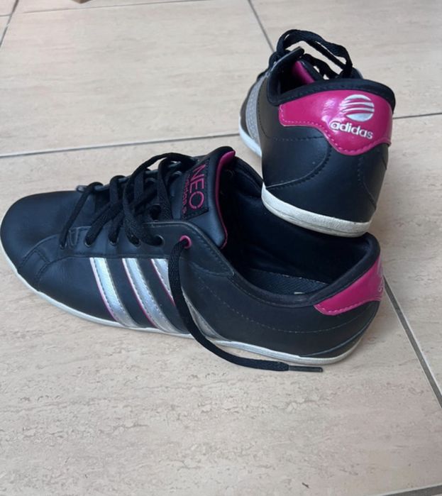 Adidasi marca  Adidas marimea 40 stare buna