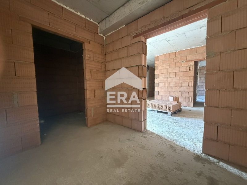 Ексклузивен партерен кабинет за продажба, с голяма тераса, в новостроя