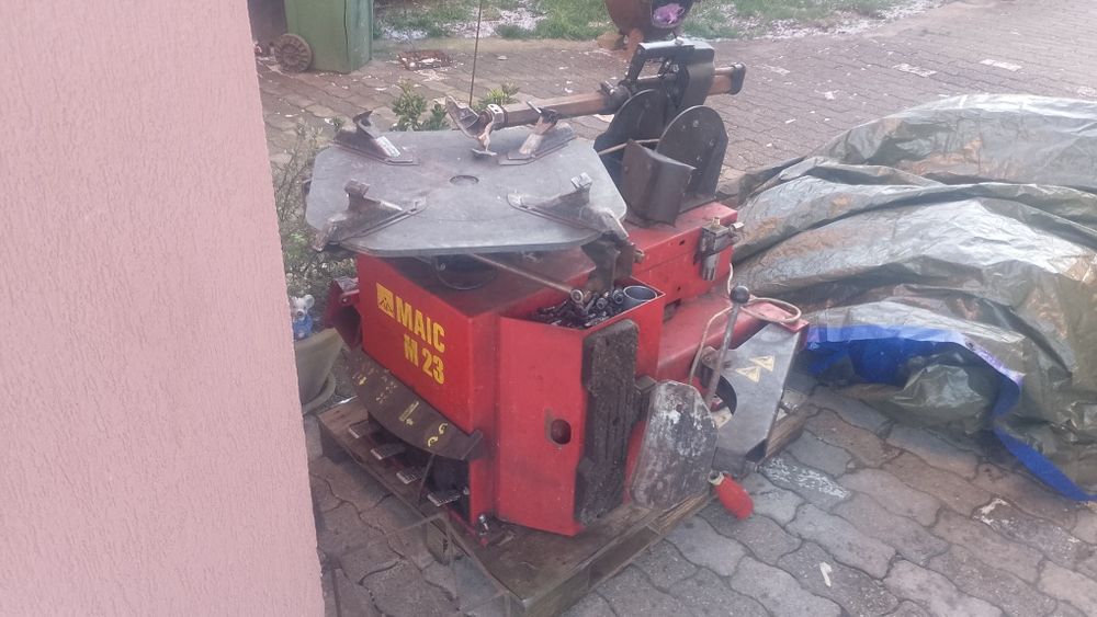 Aparat dejantat cauciucuri masini marca  Maic m23  Curent trifazic 380