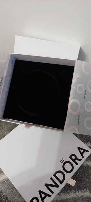 Cutii Pandora pentru coliere