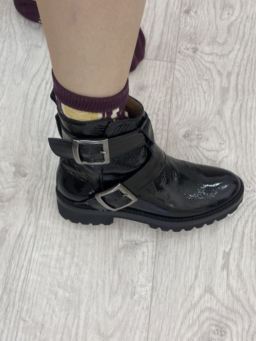 Шикарные новые кожаные ботинки