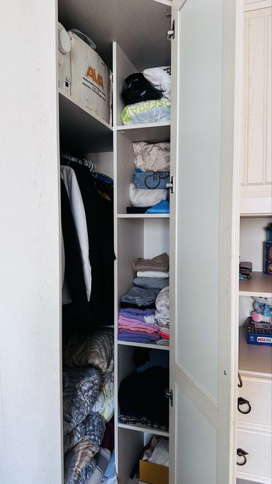 Шкаф и компьютерный стол