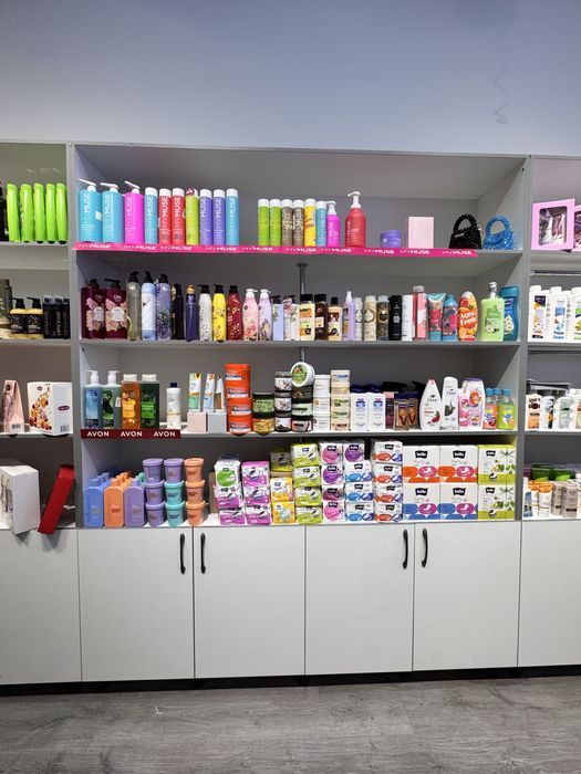 Полкали шкаф витрина сотилади срочна