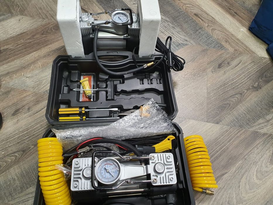 Compresor auto cu două pistoane