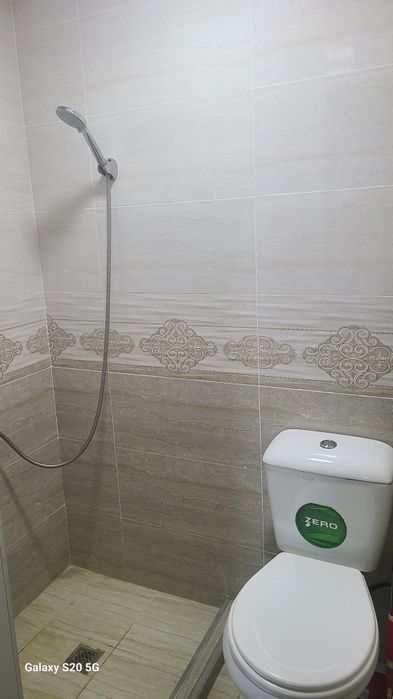 СРОЧНО !! ПРОДАЁТСЯ Квартира в Яшнабаде 75 кв/м 4x комнатная дубовой