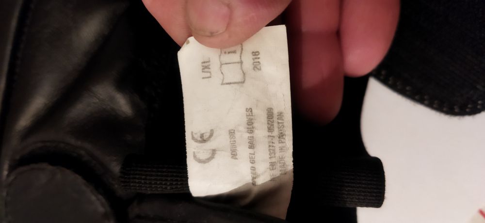 Manusi MMA Adidas in stare buna