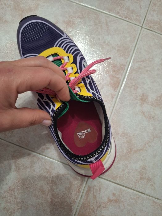 Сникърси Love Moschino