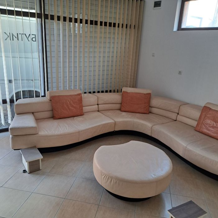 Качествен диван естествена кожа + табуретка на колелца