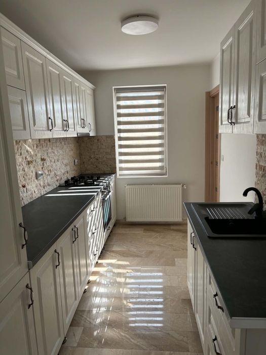 Apartament 3 camere decomandat de vânzare