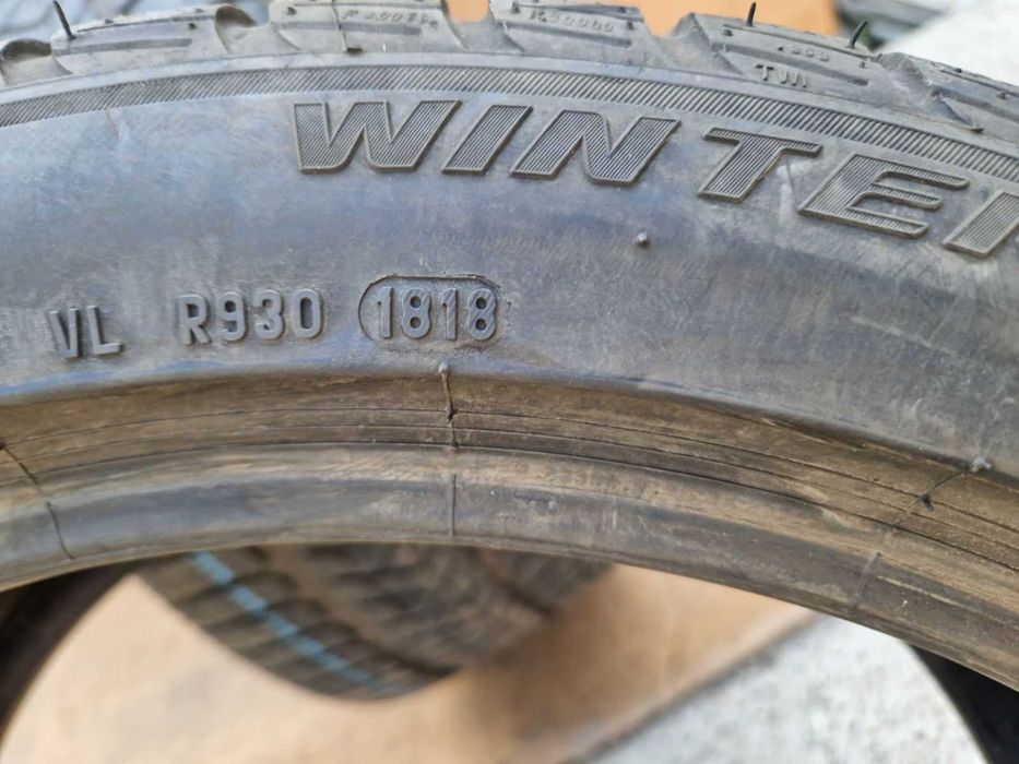 2 Pirelli R19 255/40 Зимни гуми runflat  DOT1818