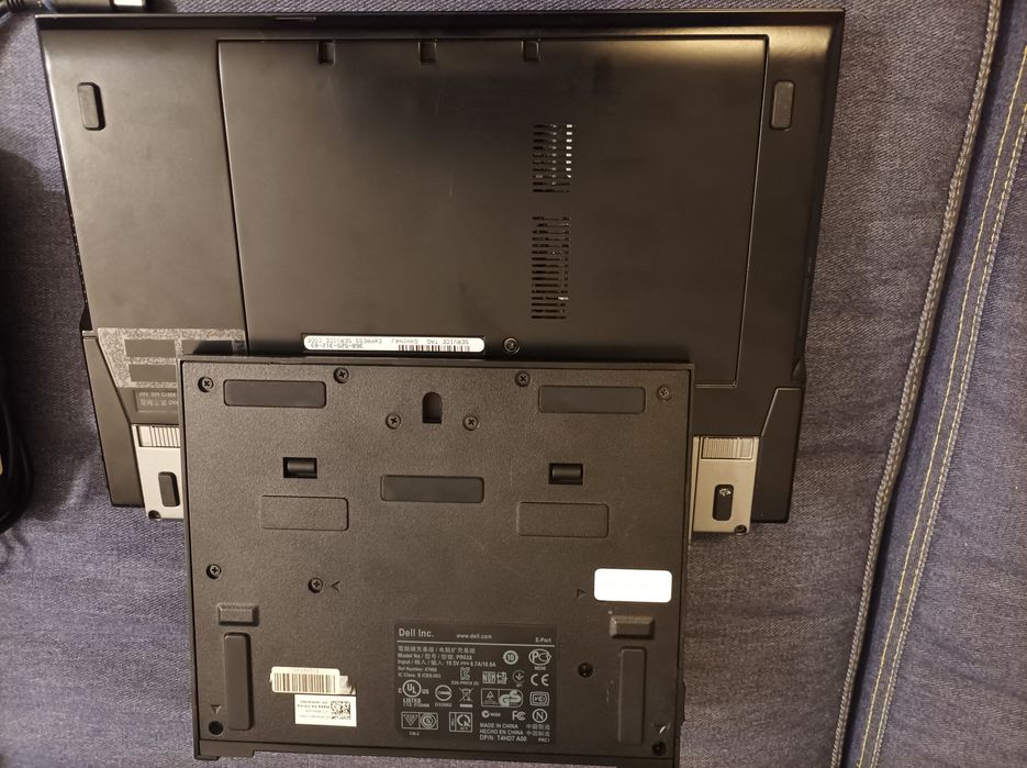 Dell Latitude E4200 с докинг станция