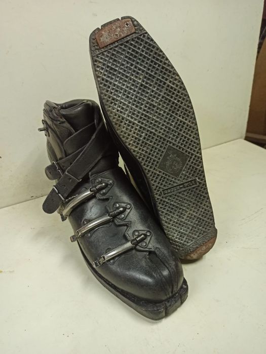 Продам  лыжные ботинки