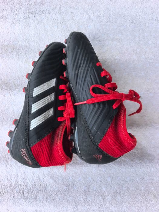Детски бутонки за изкуствена трева adidas номер 30 стелка 18см в много добро състояние